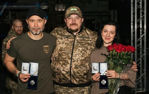 Сергей Бабкин с женой получили почетные награды за помощь ВСУ