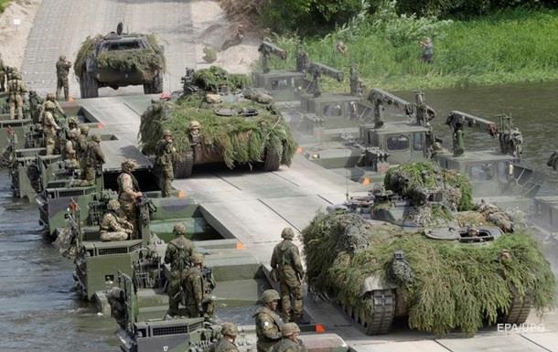 НАТО планирует развертывание 300 тысяч военных	