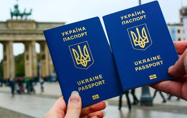 Свои среди чужих: кем и за какие зарплаты работают украинцы за границей