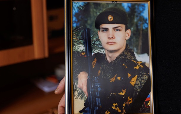 У РФ матір загиблого строковика звинуватили в  дискредитації  армії