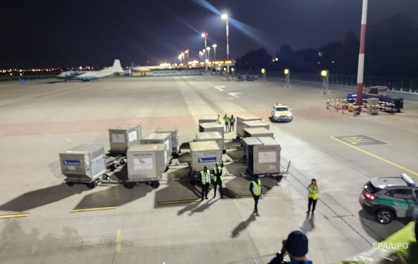 Охорона президента ПАР привезла до Польщі 12 контейнерів зі зброєю - ЗМІ