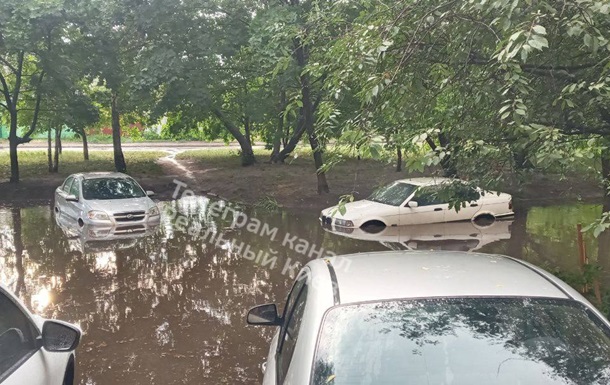 Знову потоп. У Києві під водою вулиці та паркінги