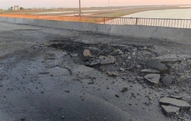РосЗМІ заявили про пошкодження старого моста через Сиваш 
