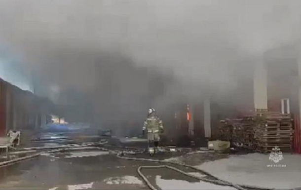 В Ростовской области РФ произошел масштабный пожар на складе