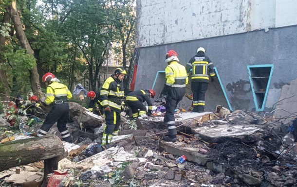 Під завалами у Києві виявили третю жертву вибуху