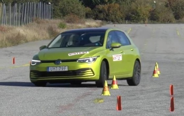 Volkswagen Golf с трудом прошел тест на управляемость