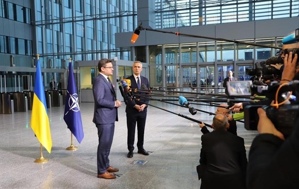 Кулеба і Столтенберг обговорили рішення НАТО щодо України