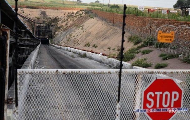 На нелегальній шахті у ПАР загинули понад 30 людей