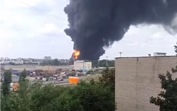 У Воронежі вибухи, горить нафтобаза, збитий вертоліт - соцмережі