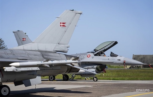 Данія почала навчати українських пілотів на F-16