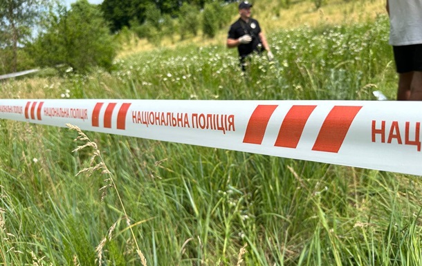 На Київщині жінка підпалила, скинула в болото і потім закопала родича