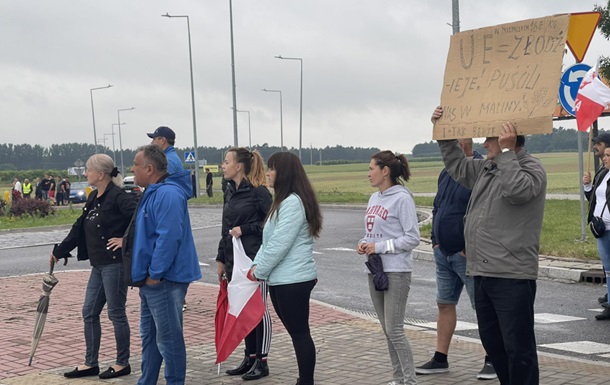 Фермери Польщі протестують проти імпорту малини з України