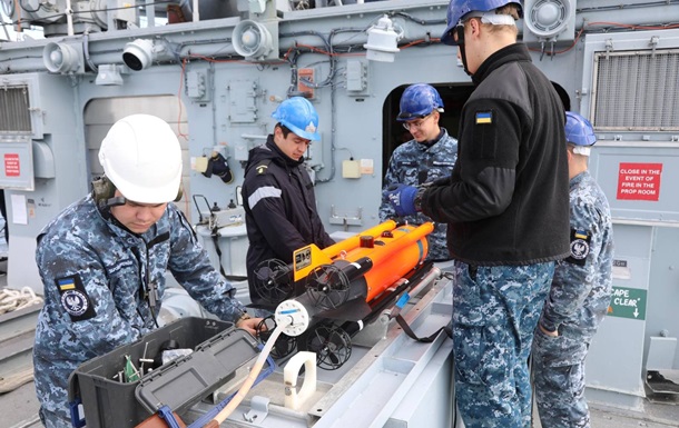 Українські моряки вчаться використовувати підводні дрони
