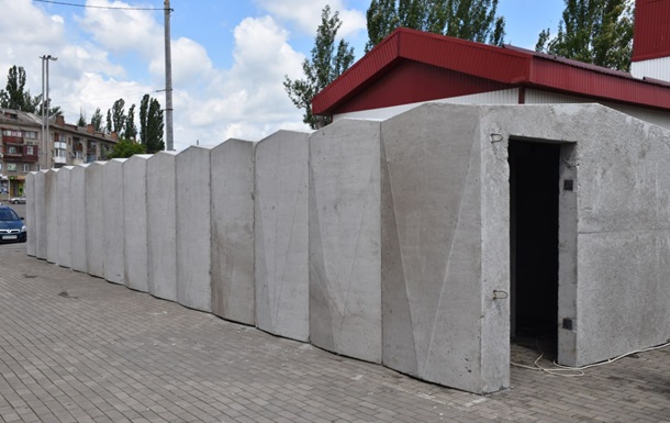 У Краматорську встановлюють бетонні укриття