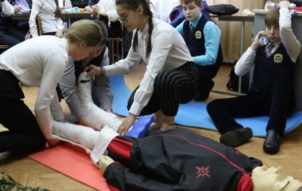 На Луганщині окупанти готуватимуть медсестер зі школярок - ОВА 