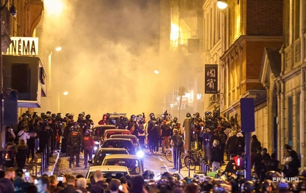 Протести у Франції: Макрон скасував візит до Німеччини