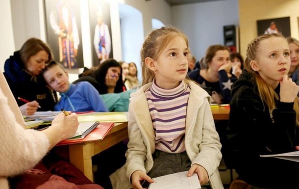 У МОН озвучили варіанти навчання для українських дітей за кордоном