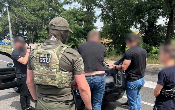 Двое работников Черкасской таможни задержаны на взятке