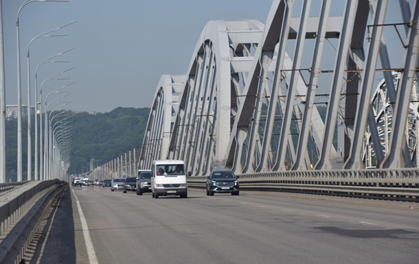 В Киеве достроили Дарницкий мост