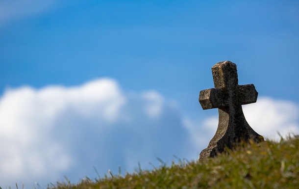 В Киевской области мужчина раскопал могилу и похитил тело умершего