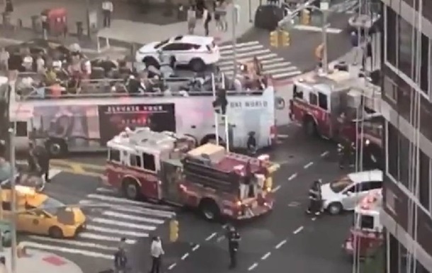 У Нью-Йорку постраждали понад 80 людей через зіткнення двох автобусів