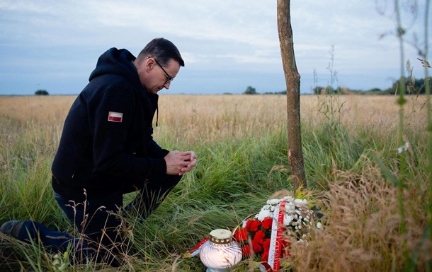 Прем’єр Польщі відвідав Україну для вшанування жертв Волинської трагедії