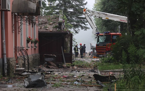 У Львові підрахували зірвані дахи та вибиті вікна через ворожу атаку