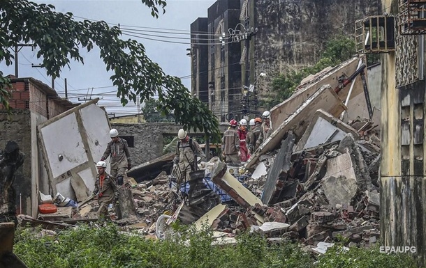 У Бразилії вісім людей загинули через руйнування будинку