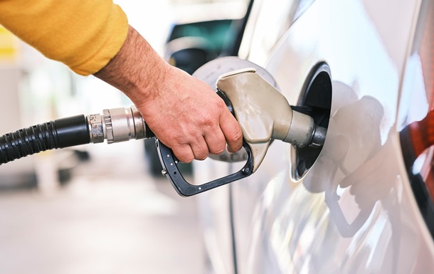 Експерт розповів, коли ціни на бензин в Україні досягнуть піку