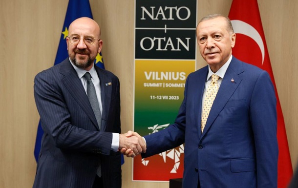 Глава Євроради зустрівся з Ердоганом у Вільнюсі