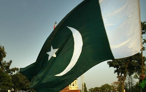 В Пакистане боевики напали на военную базу