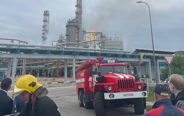 У РФ сталася пожежа на заводі Сибур-нафтохім