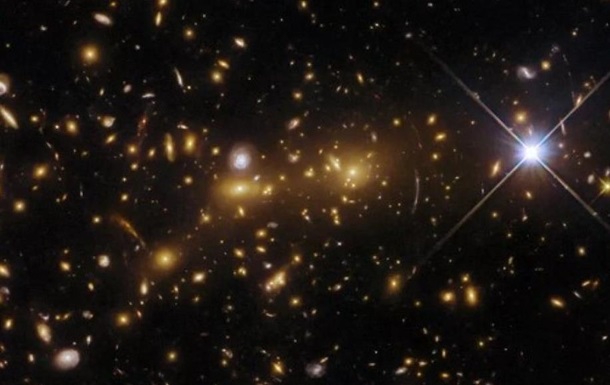 Телескоп Хаббл показал создание  космического монстра 