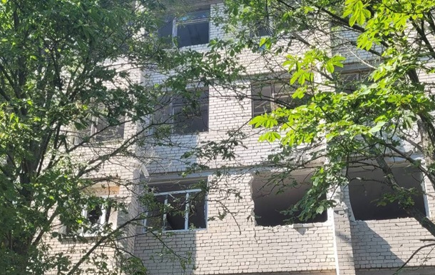 Войска РФ ударили по поселковому совету в Запорожье, есть раненые