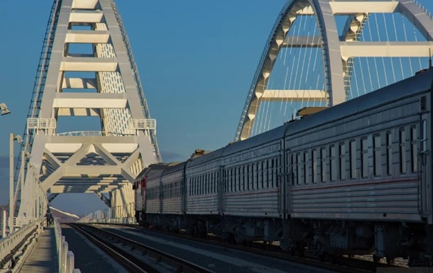 В РФ заявили про відновлення руху залізницею і паромами в Крим