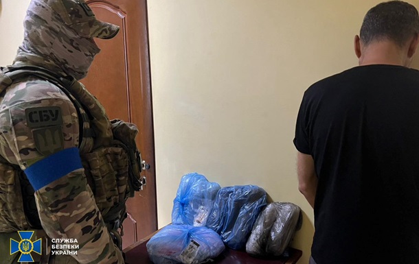 Прятал в дверях авто метамфетамин: в Одесской области задержан наркокурьер