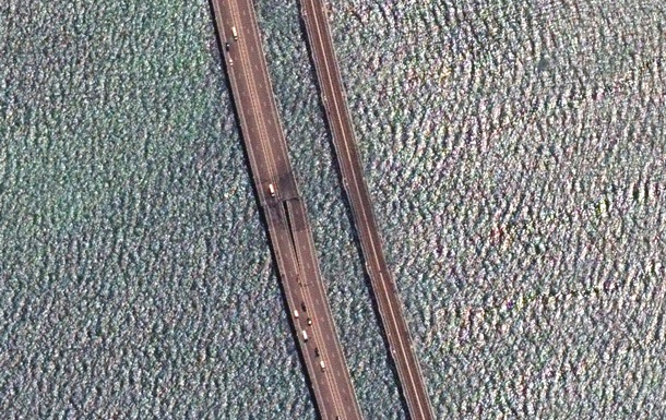 Появились спутниковые снимки Крымского моста