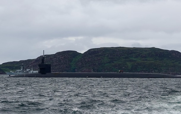 До берегів Шотландії прибула субмарина США з ядерними ракетами