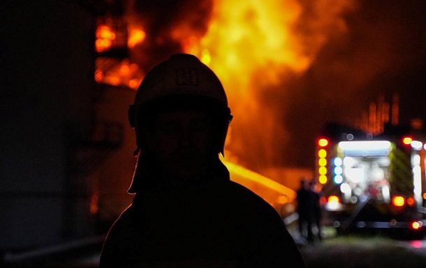 В Одесі внаслідок російського обстрілу є руйнування, зайнялась пожежа