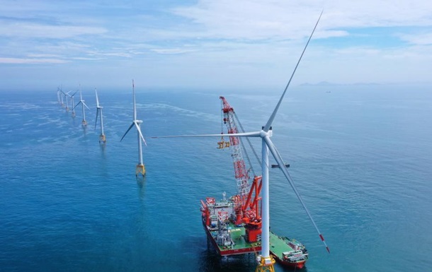 У Китаї ввели в експлуатацію першу в світі морську вітроелектростанцію