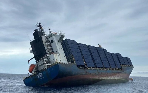 Біля берегів Тайваню затонуло вантажне судно