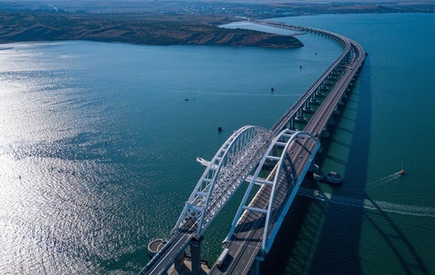 Крымский мост должен быть нейтрализован - Зеленский