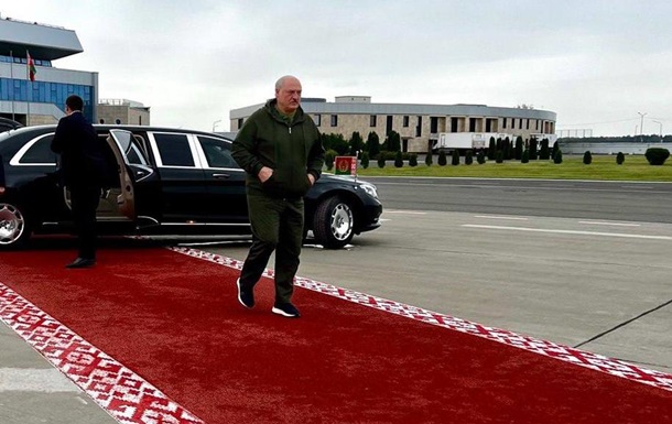 Лукашенко прилетів на зустріч з Путіним