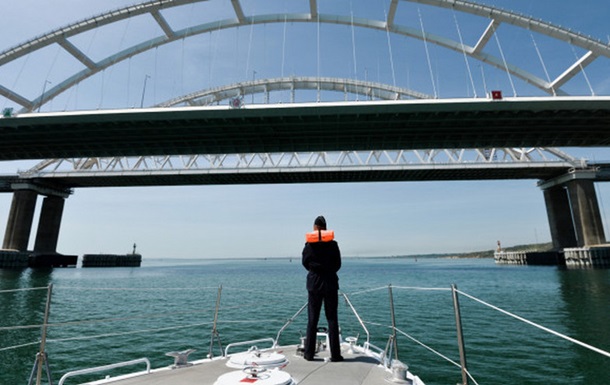 ФСБ РФ перевіряє судна, що йдуть через Керченську протоку - ЗМІ