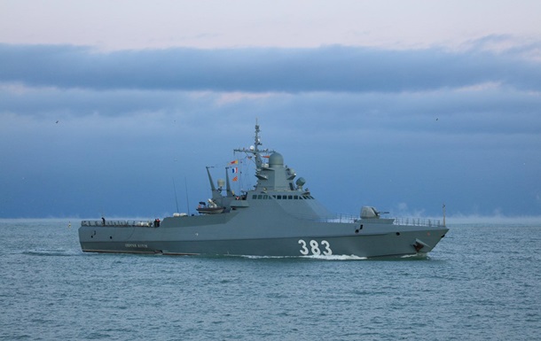 У Росії заявили про атаку дронів на військовий корабель у Чорному морі
