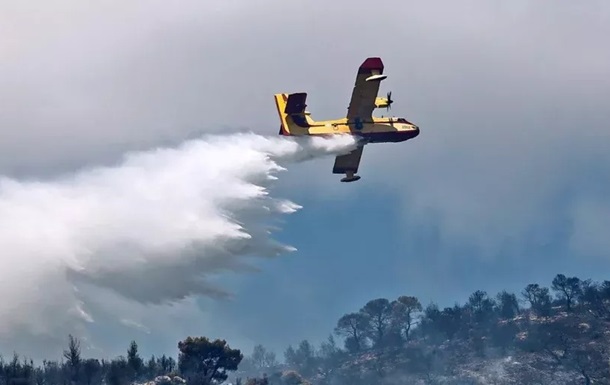У Греції під час гасіння пожежі впав літак 
