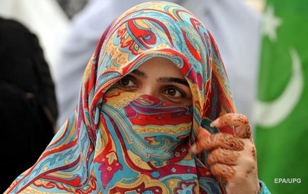В Ірані жінок без хіджабів звільняють з роботи