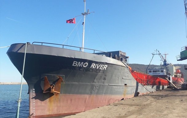 У РФ заявили про ще одне судно зі  слідами вибухівки  у Чорному морі
