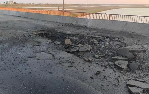 В ЗСУ підтвердили удар по Чонгарському мосту