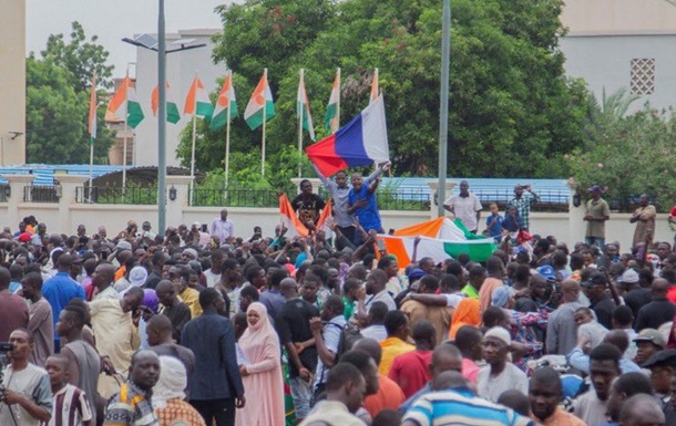 У Нігері атакували посольство Франції: Париж пригрозив відповіддю